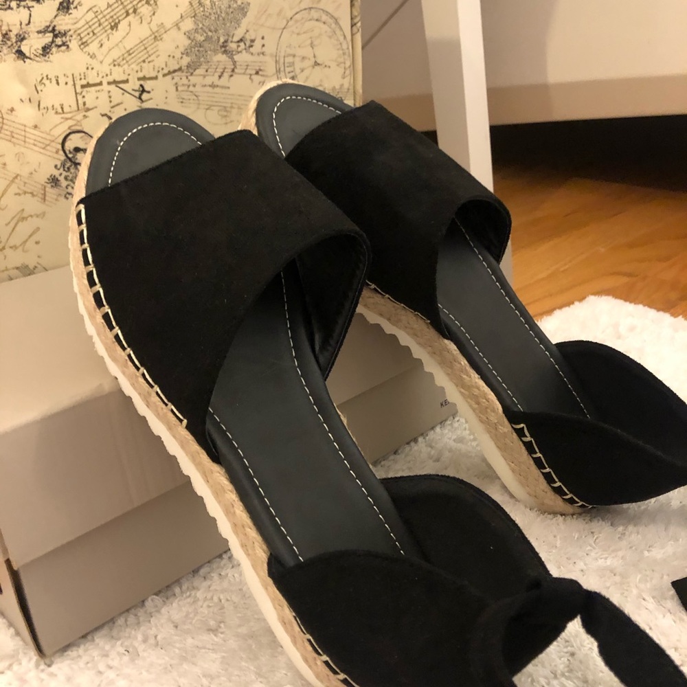 Sandals - Picture 2 of 3
